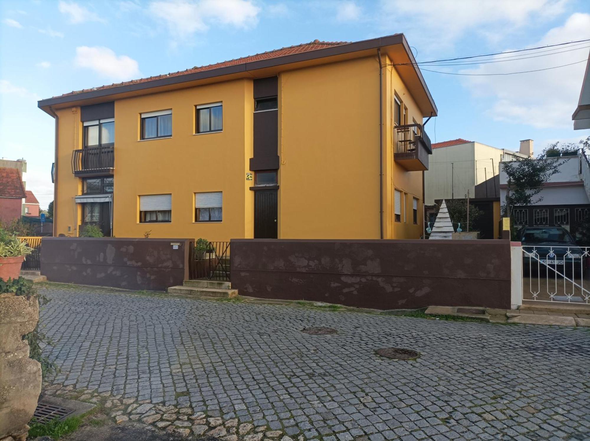 Yellow House Apartment Senhora da Hora Екстериор снимка